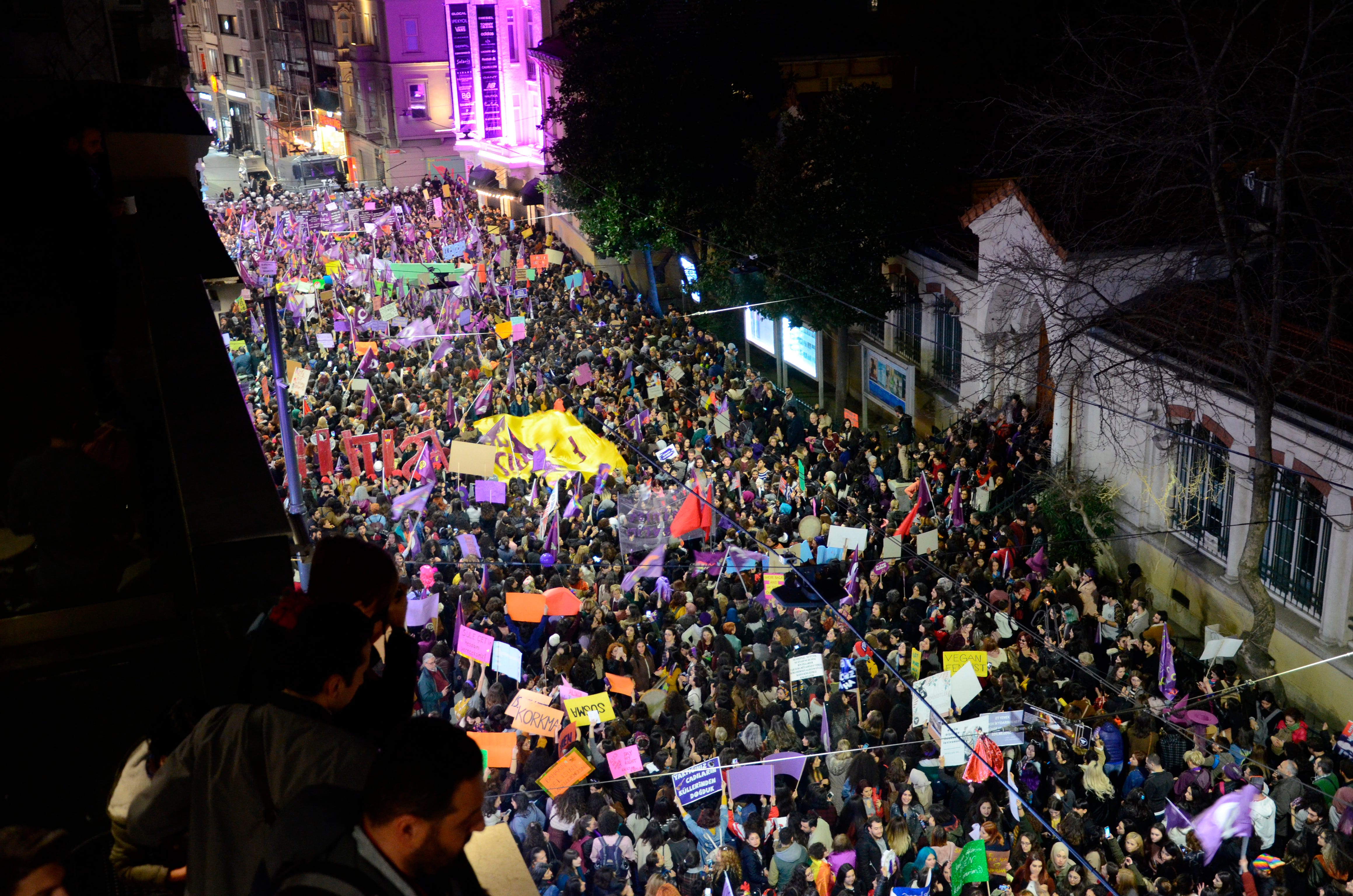 feminist gece yuruyusu mekanin sinirlari ve yasakli gece by beyond istanbul beyond istanbul