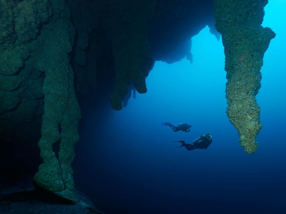 What It S Really Like To Dive The Great Blue Hole Belize Hub