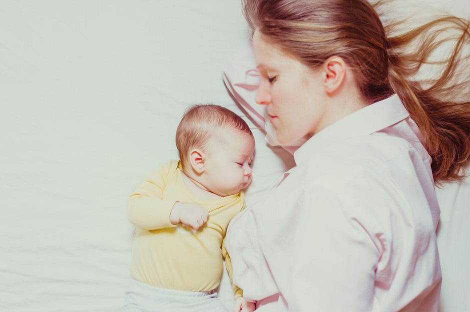Say Goodbye to the Crib, Co Sleep with your Baby According to SIDS