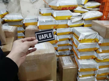 uaplg sneakers