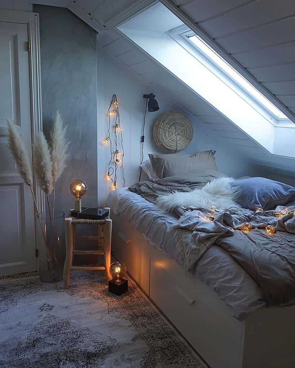 How to make your bedroom cozy.
