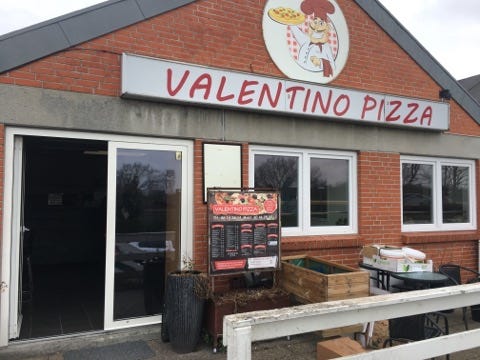 Ejeren af Valentino Pizza i Kolt hjælper i lokalsamfundet, fordi han ved,  hvad det vil sige at starte forfra | by Emilie Stein Thorsen | Medium