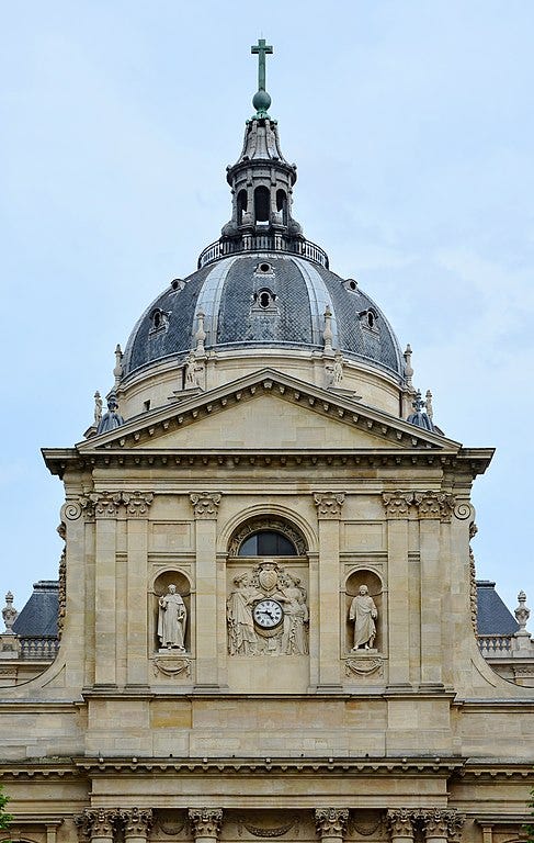 Photo of the Chapel of the Sorbonne during day: the dome and the upper part of the facade