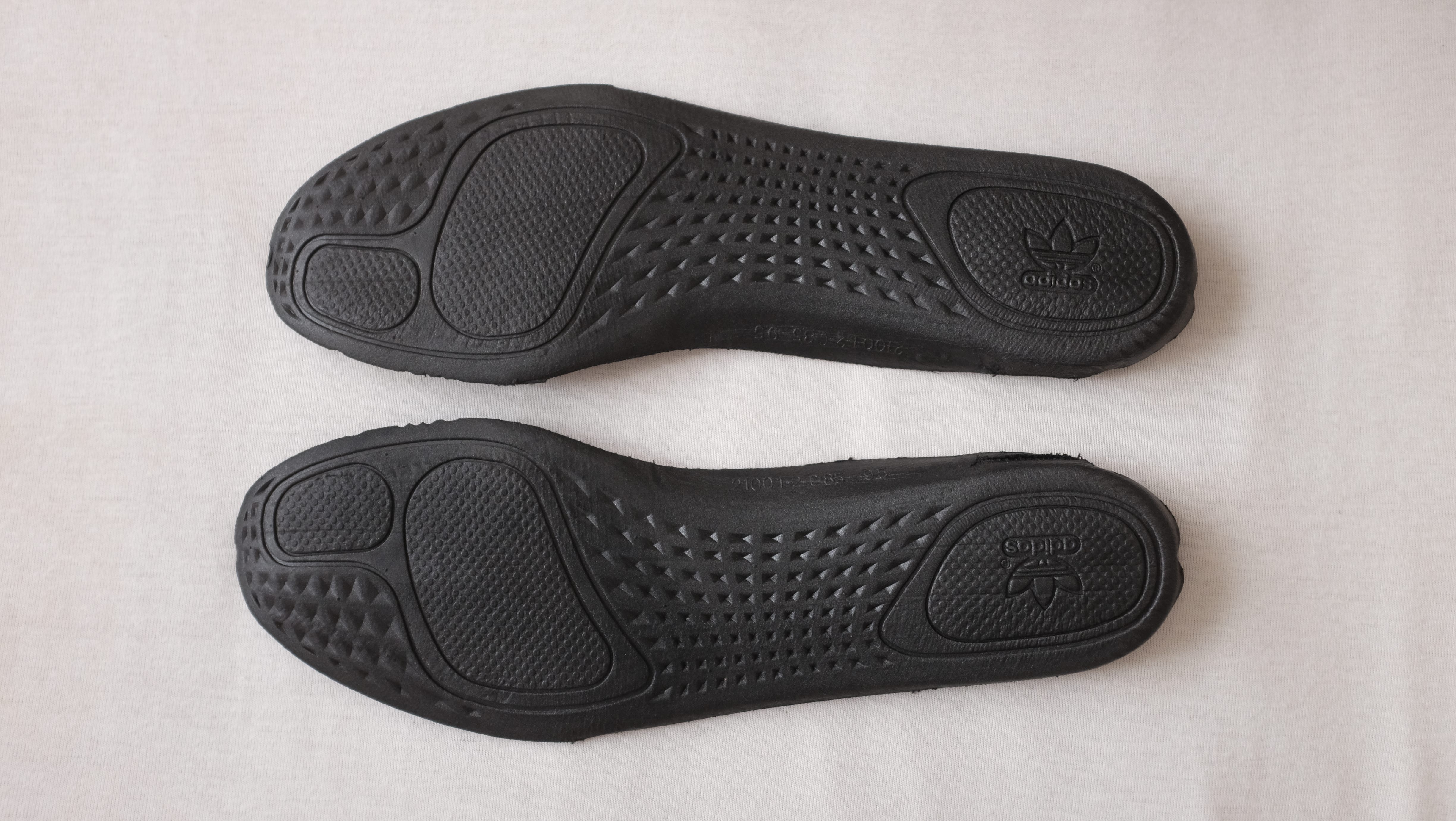 yeezy pirate black insole