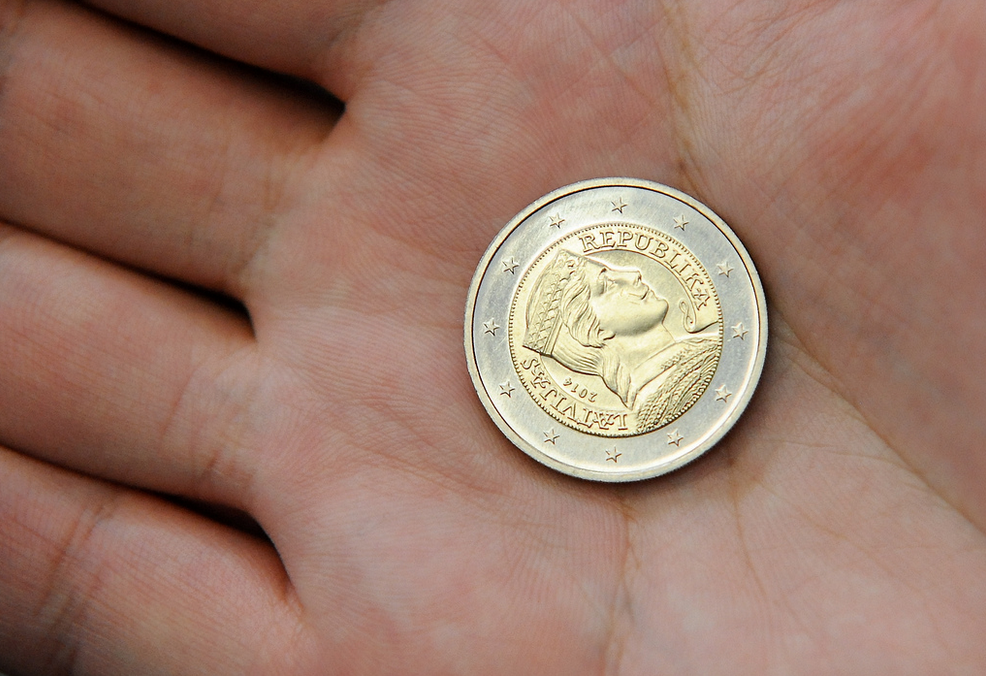 Latvijas sudraba 5 Latu monētas treša atdzimšana | by Latvijas Eiro Monētas  | Latvijas monētas | Medium