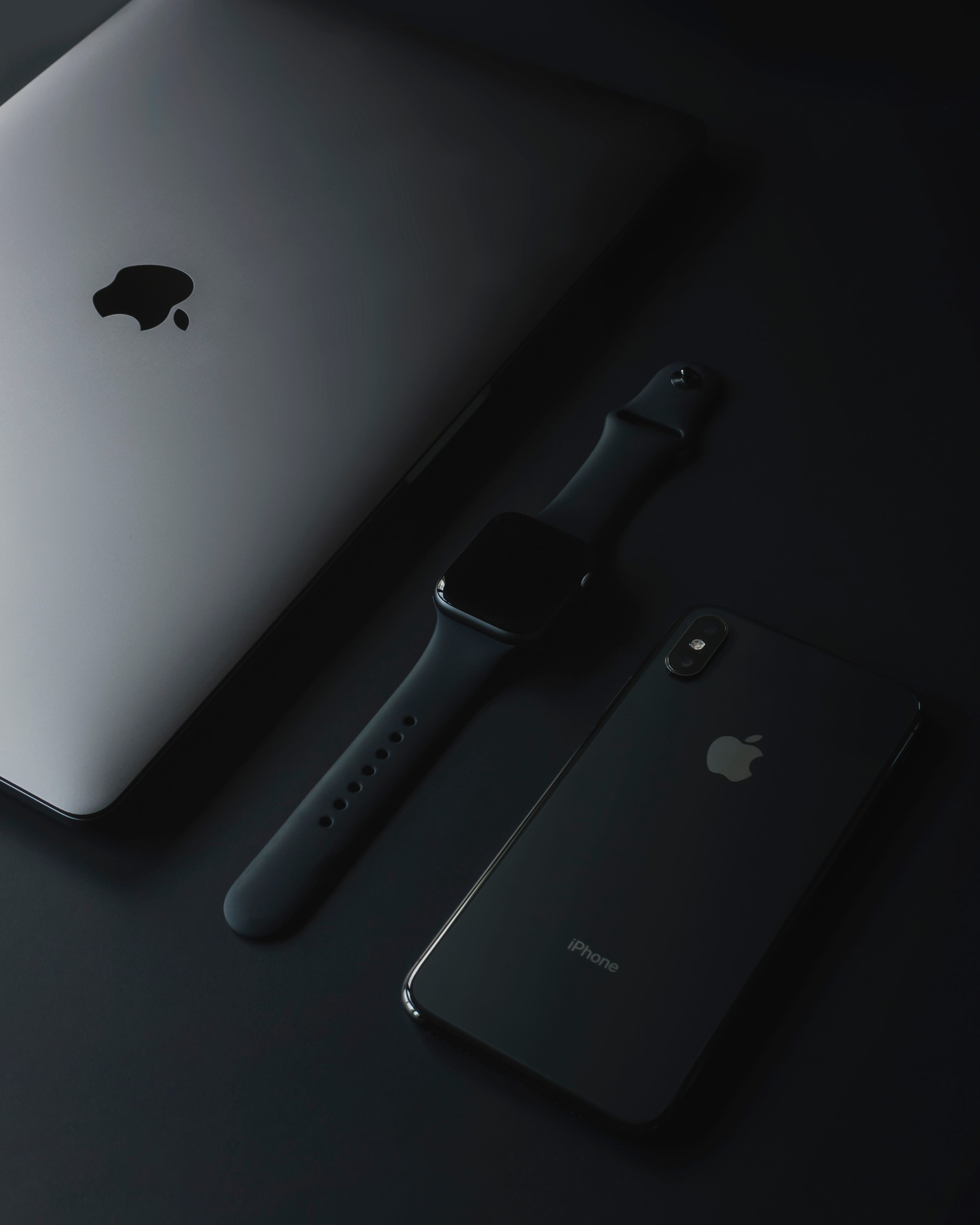 Apple reduces its devices to the essentials. Obsolete buttons are not to be found here.
