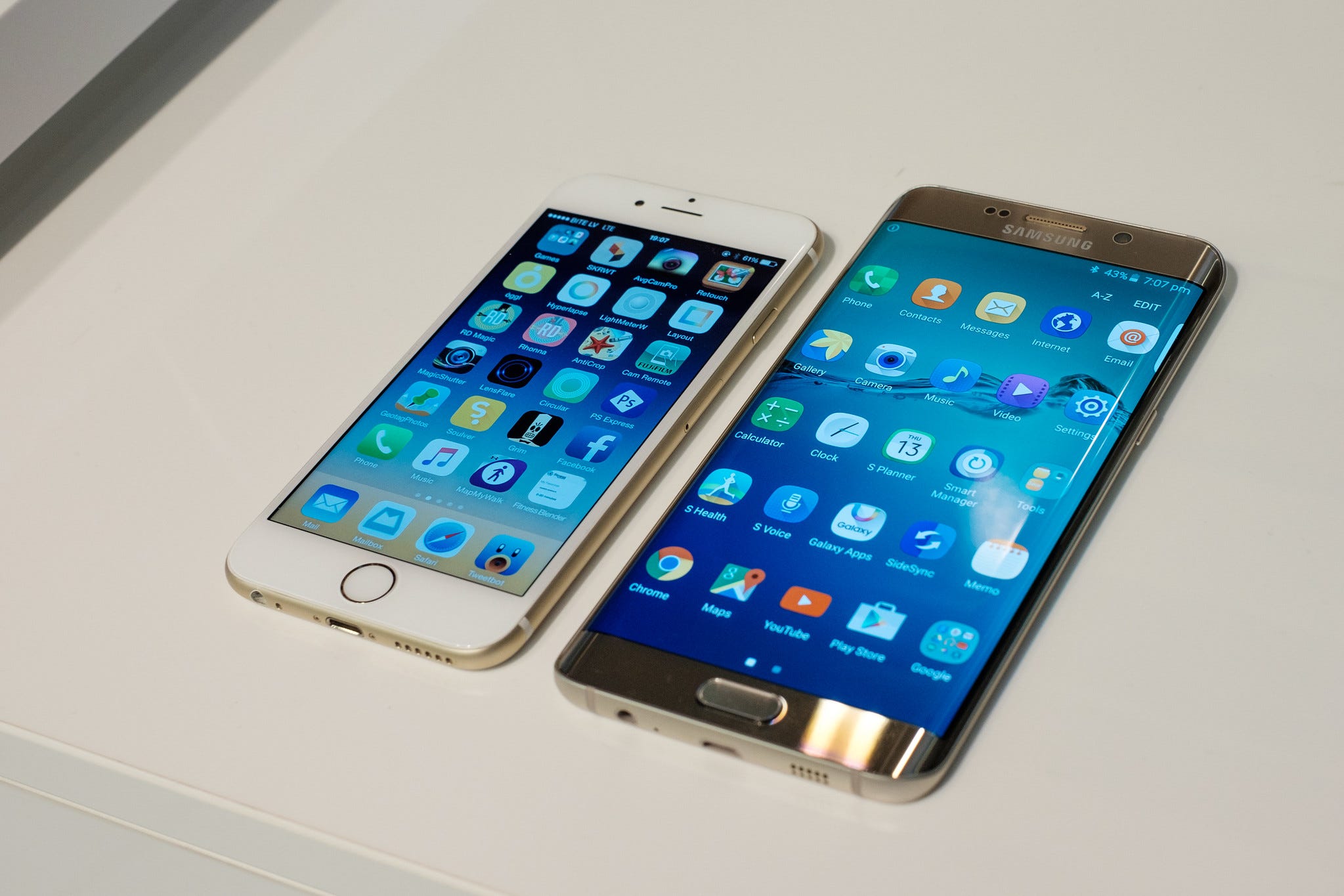 An iPhone 6 next to a Samsung Galaxy S6 Edge Plus