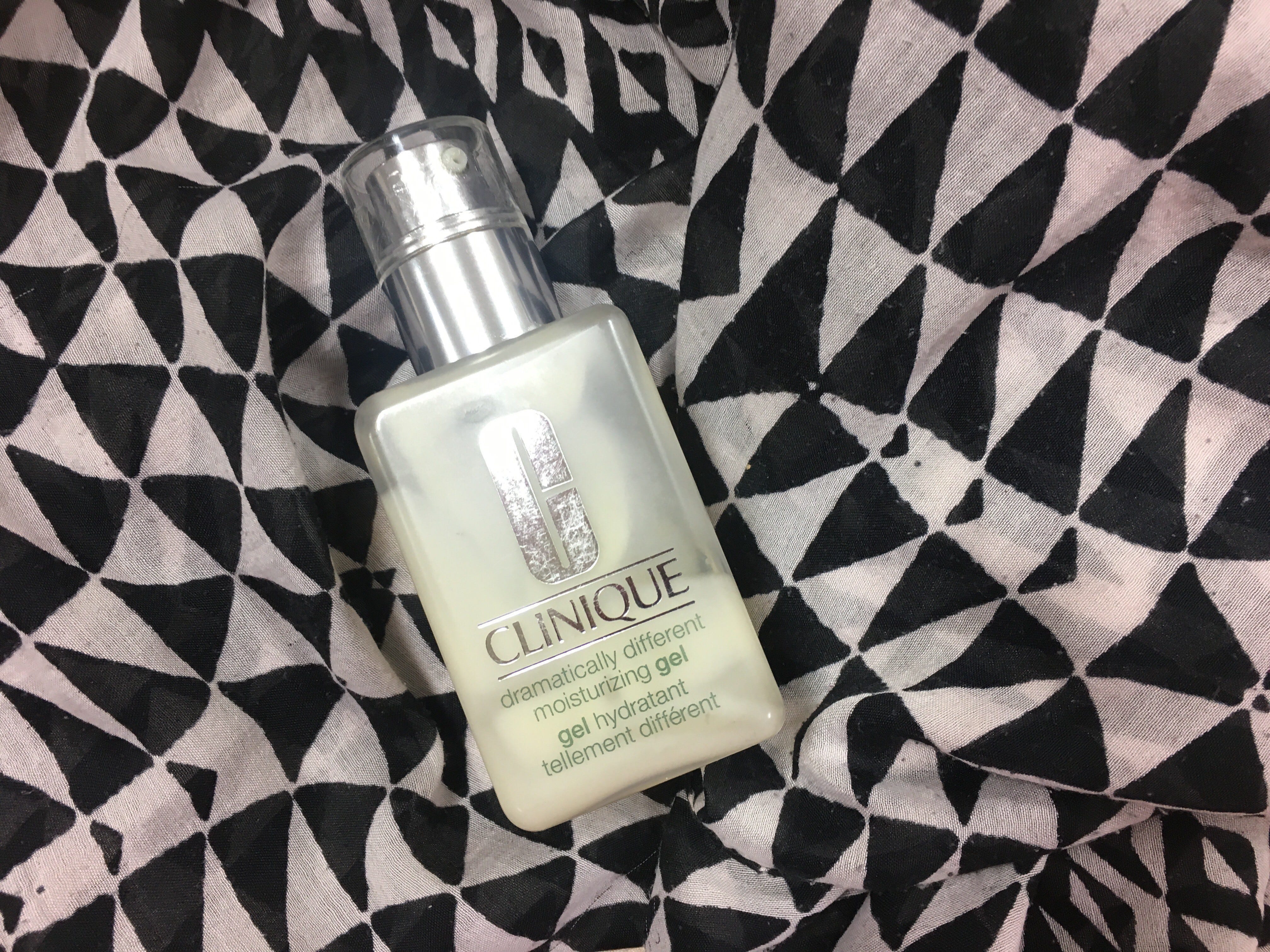 The VERSUS series : CLINIQUE Dramatically Different Moisturizing Gel and  CLINIQUE Moisture Surge Extended Thirst Relief | by Anmol Puri | LashOUT |  Medium