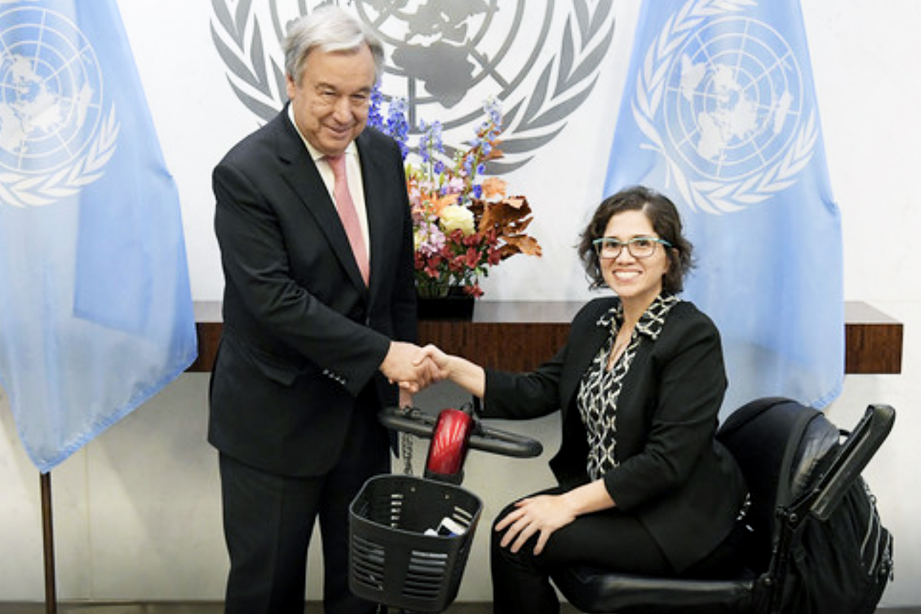 Catalina Devandas Aguilar shaking the hand of the UN Secretary-General, Antonio Guterres. Foto courtesy of OHCHR.