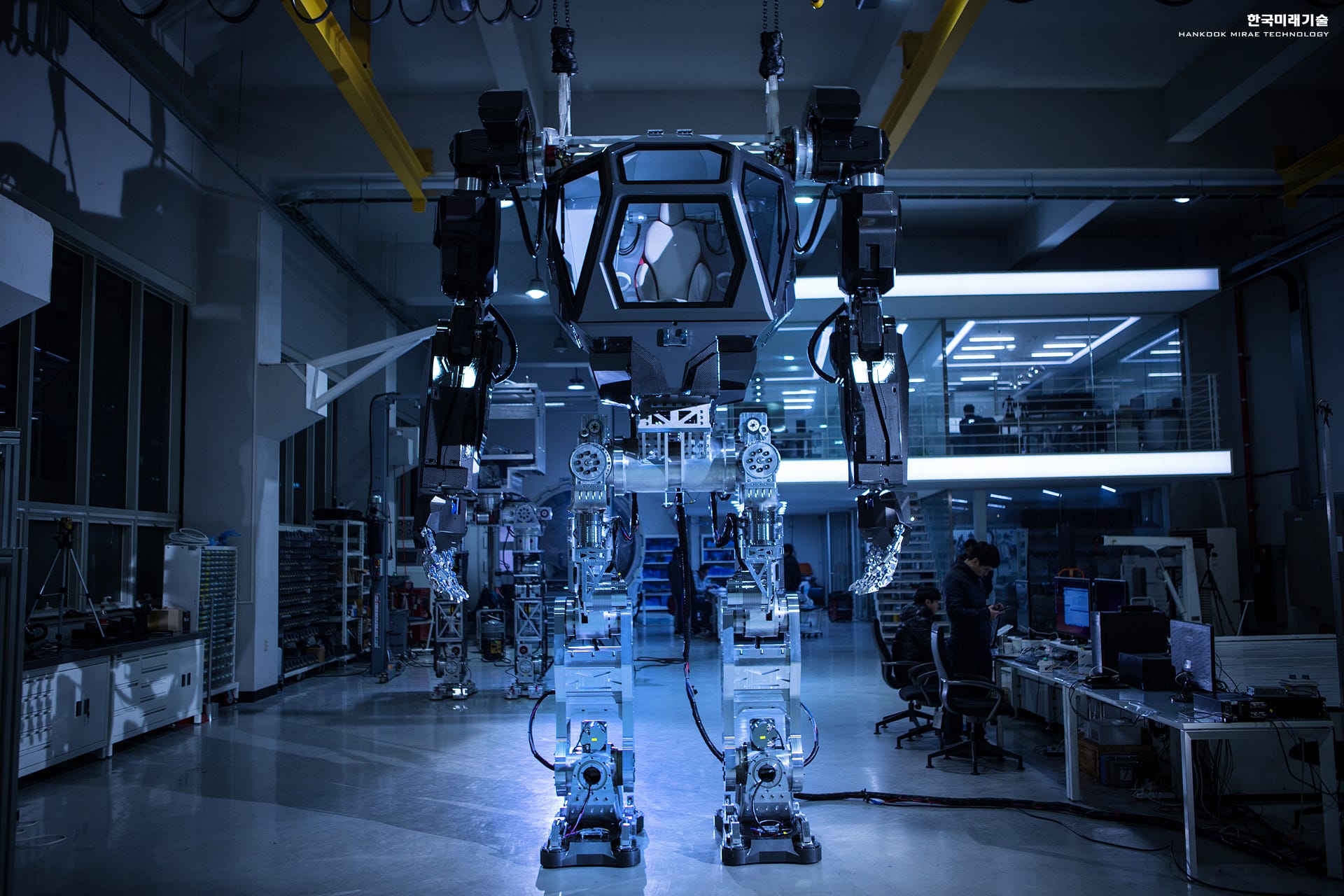 The First Cyber Trooper: Giant Manned Robot Method-2 Walks Like A Human.