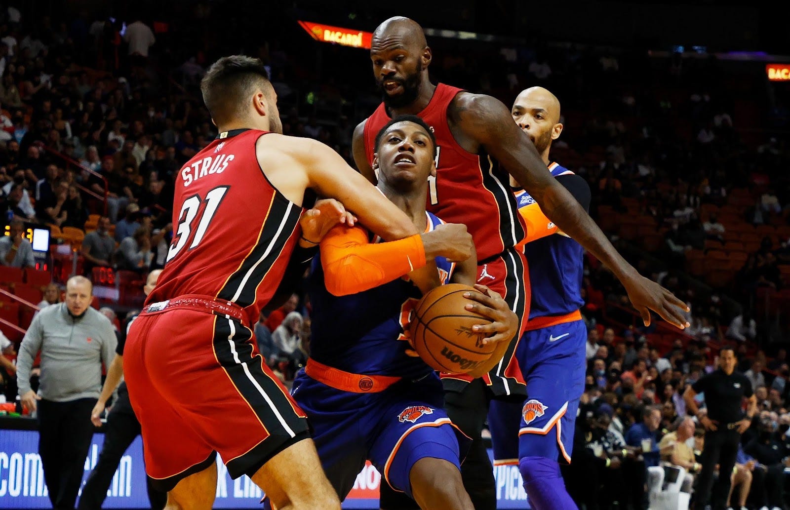 Heat atropela Celtics em casa e fica a uma vitória das finais da