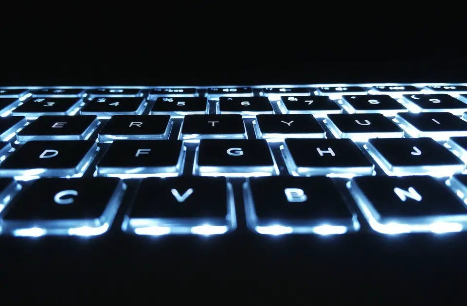 كيفية تشغيل ضوء لوحة المفاتيح على كمبيوتر محمول من HP | by Alahome | Medium