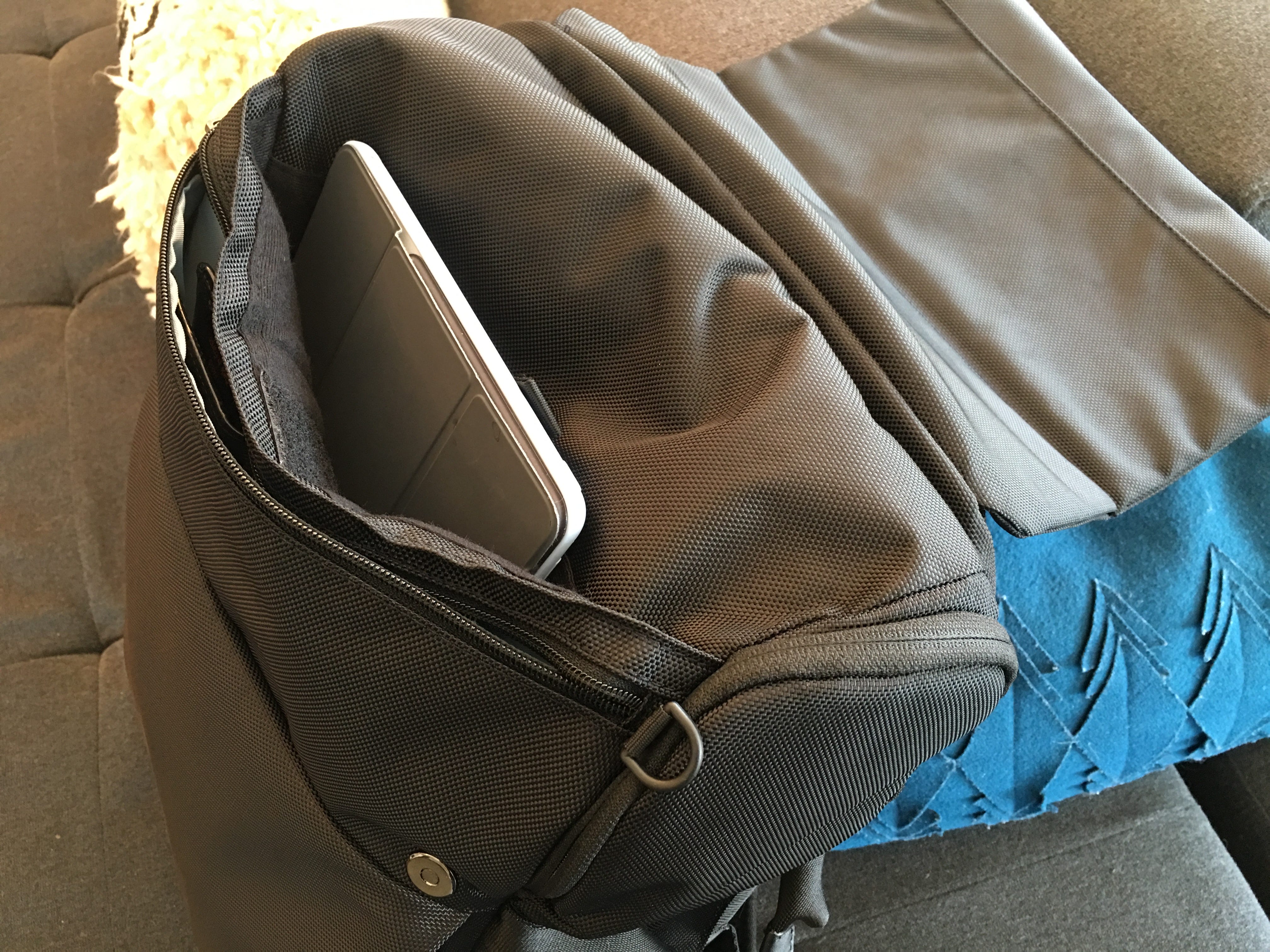 Review: #かわるビジネスリュック 初日. 入れるものがないことで明らか