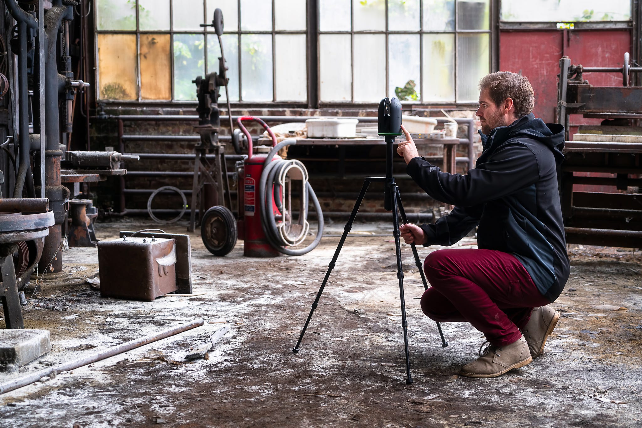 3D scanning a wool factory, the cloud as the reconstruction backbone