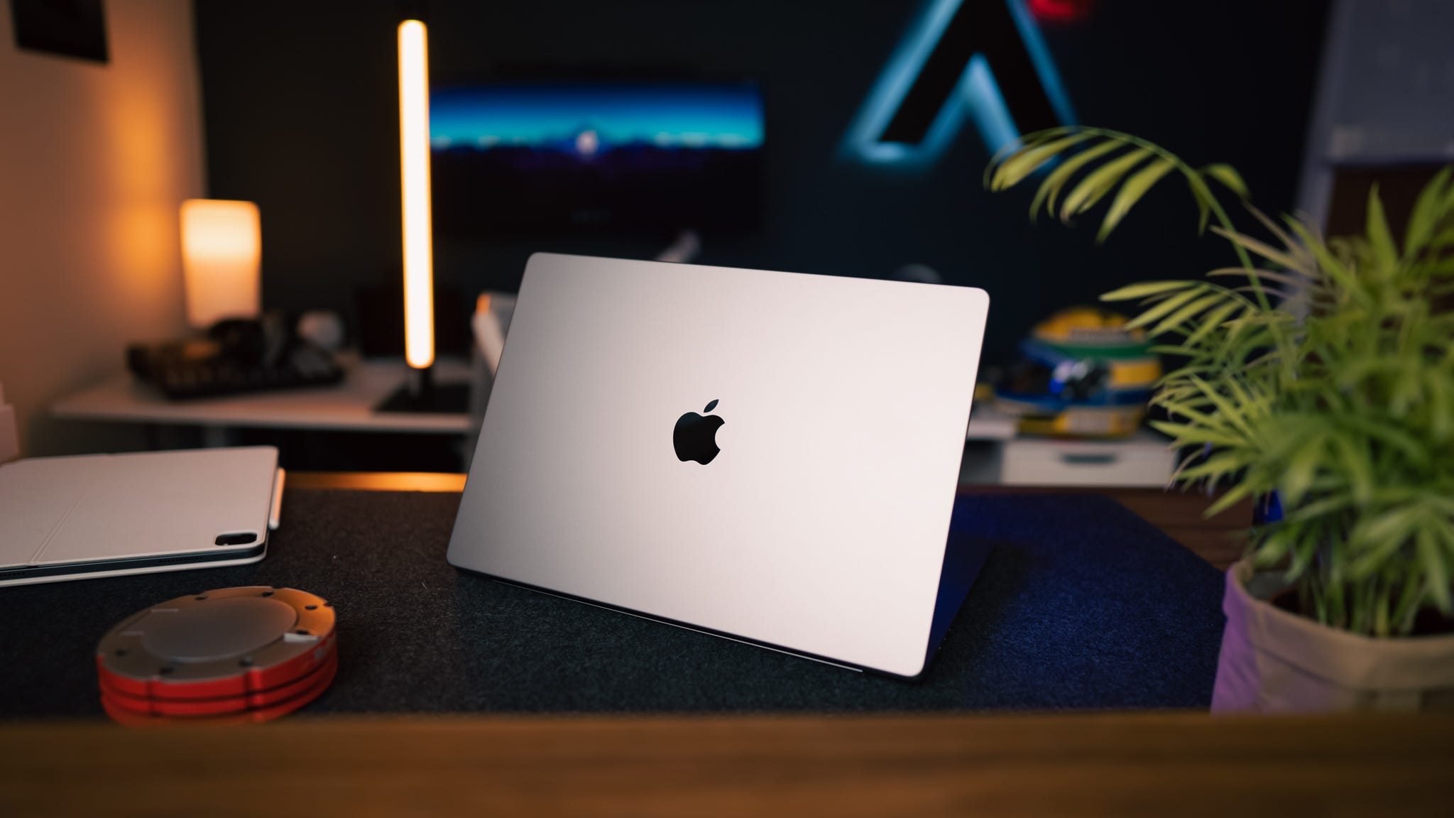 Apple's Mac Studio with the M1 max does not have any performance