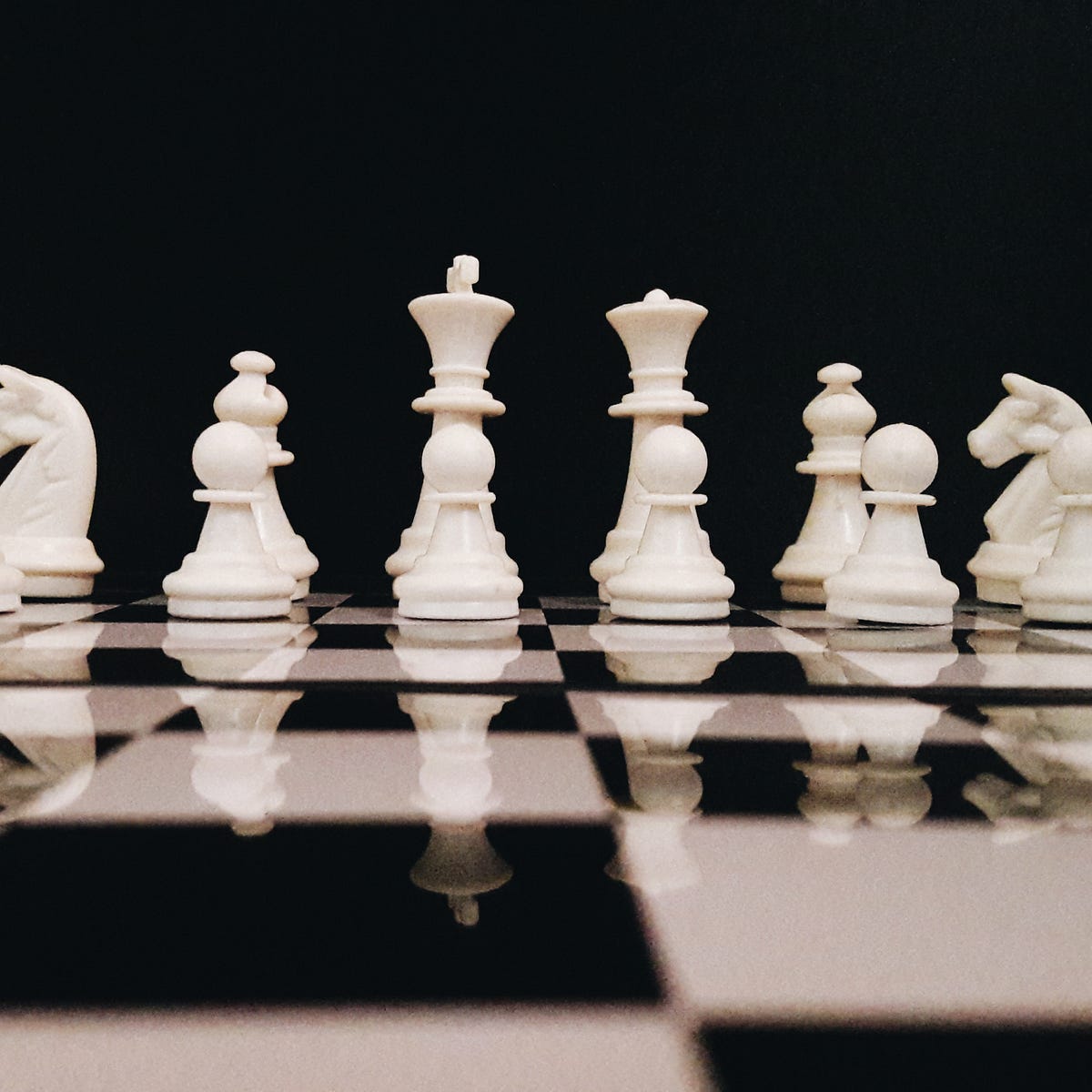 Living Strategically: 50 Lessons Chess Teaches You About Life – Ideas Out  There