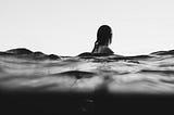 Surfer anticipates the approaching wave