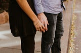 Mengapa Perempuan Lebih Tertarik pada Pria Matang?