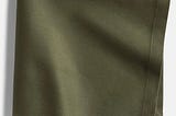 crate-and-barrel-aspen-organic-cotton-napkin-burnt-green-1