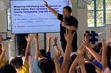 Picture of Fellow Hamiñia de Leon, or Hams, facilitates a Civic Education learning session with her learners at Paradise Heights, Balut, Tondo, Manila.