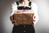 How to Be a Good Gift Giver: 7 Tips for Success