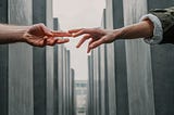 建立人脈的方法，就是使用自己的專業去幫助別人