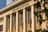 SURSE: Senatul Universității din București a aprobat. Tampoane și prezervative pentru studenți