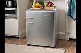 Frigidaire-Retro-Mini-Fridge-1