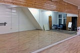 elenens-hd-glass-mirror-wall-for-home-gym-and-dance-studio-48-inchx32-inch-1