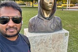 මේ තියෙන්නෙ Satoshi Nakamoto සහෝදරයා/සහෝදරවරැ :D  සිහිකරවීමට හන්ගේරියාවේ බුඩාපෙස්ට් නගරයේ ඉදිකර…