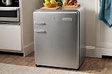 Frigidaire-Retro-Mini-Fridge-1