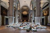 藝術家佩得羅·加布里塔·萊斯（Pedro Cabrita Reis）於威尼斯聖凡廷教堂個展「Field（田野）」