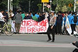 Kelindan Perusuh dalam Demonstran dengan Kebebalan Pemerintah