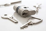 WHAT IS THE DIFFERENCE BETWEEN COMMERCIAL AND RESIDENTIAL LOCKSMITH SERVICES?