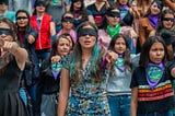 Tras la guerra y la violencia, Colombia reclama derechos e igualdad