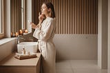 Retinol bei ersten Fältchen: die Haut nicht überfordern