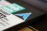 An Archlinux sticker on a Lenovo Thinkpad.