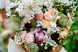 Step By Step Instructions To Choose The Perfect Wedding Bouquet