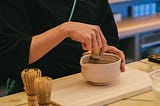 Wat Is Matcha? De Complete Gids Over Matcha, de Bereiding En de Beste Kwaliteit (2026)