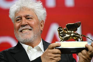 81 Bienal del cine de Venecia: Almodovar premiado por el jurado y por el público