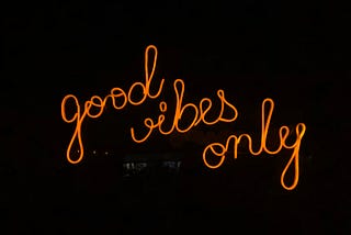 Neon display saying “good vibes only”