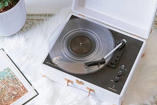 crosley-radio-anthology-turntable-white-1