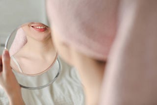 Moving Cupping: An Effective Therapy for Facial Puffiness