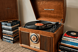 Magnavox-Record-Player-1