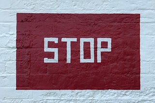 3 Red Flags in Queer Relationships