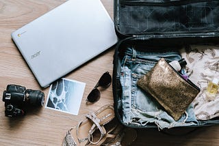 10 Tips Packing. Lipat atau gulung pakaian?