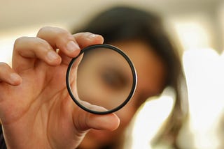 A girl looking into a lens. Just a pretty cover picture, nothing much to do with the article.