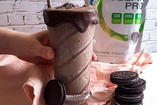 Cookies and Cream Milkshake (5 ingredients)