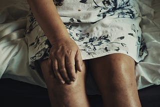 Low-Impact Cardio Workouts for Seniors with Knee Replacements — HealthPause.com