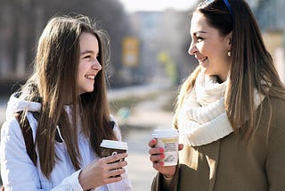 3 consejos para enseñar a tu hija adolescente a ser una gran amiga